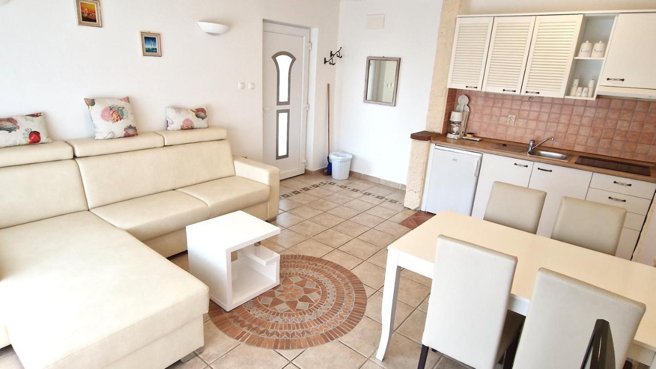 Apartment Damijan Krk Town Exterior photo