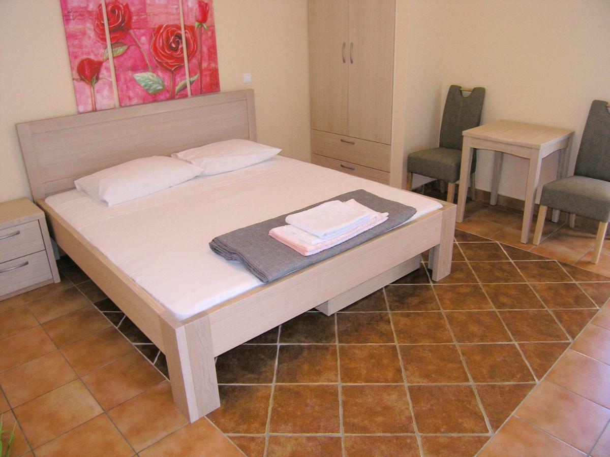 Apartment Damijan Krk Town Exterior photo