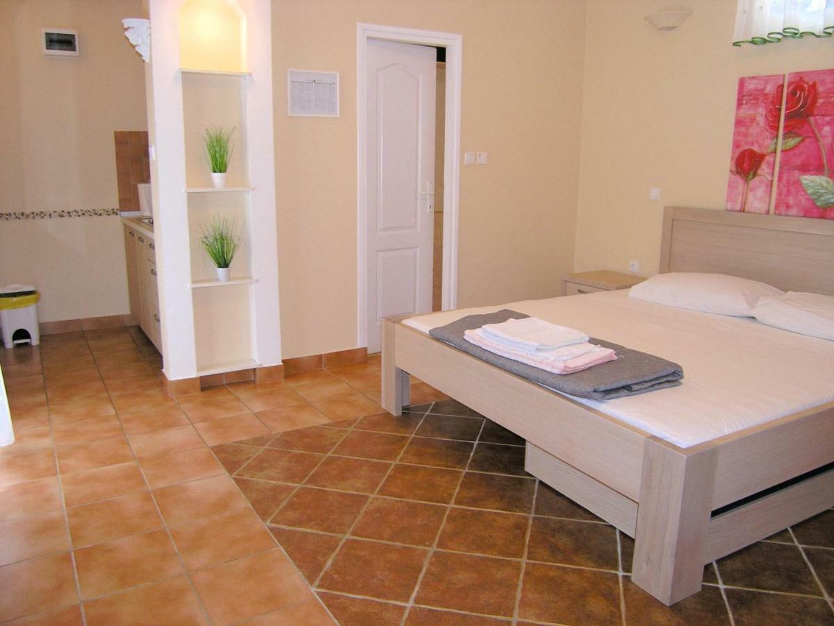 Apartment Damijan Krk Town Exterior photo